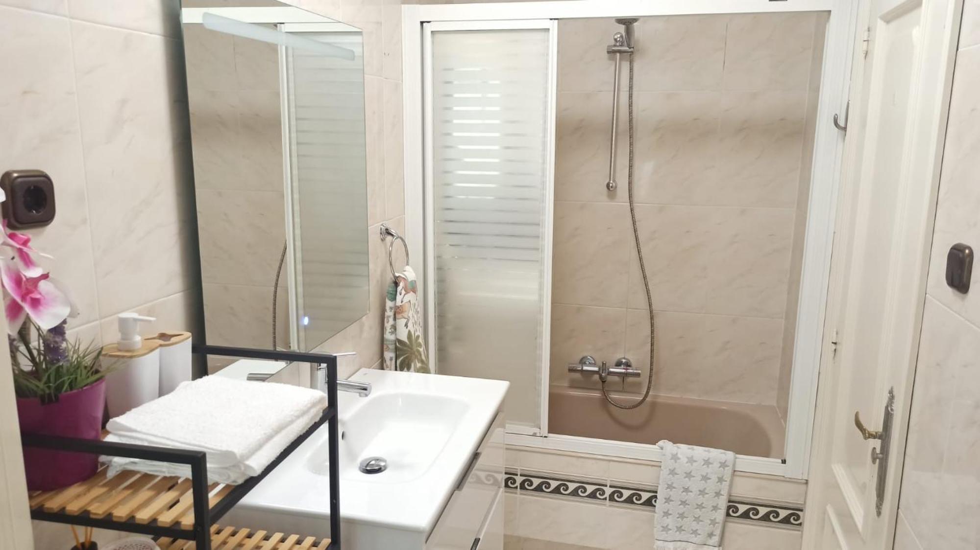 Ohana, Apartamento-Parking Privado Gratis-Centrico-Wifi-Ascensor-Sin Cuestas-82M2 Bermeo Buitenkant foto
